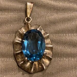 Vintage 925 Sterling Silver Blue Topaz gemstone 💎 pendant
